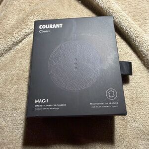 Courant Classics Mag:1 Magnetic Wireless Charger Black